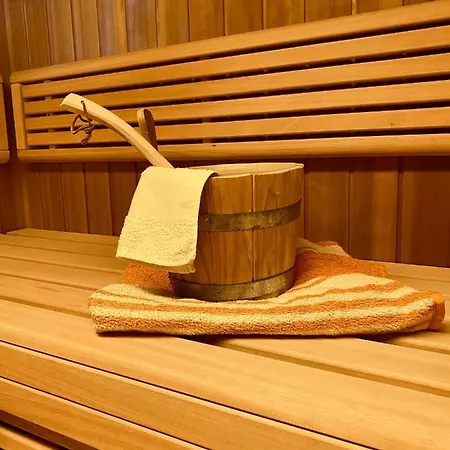 Private Mit Sauna Und Whirlpool *